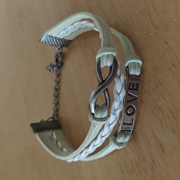 Jewelry - GUC Triple wrap bracelet